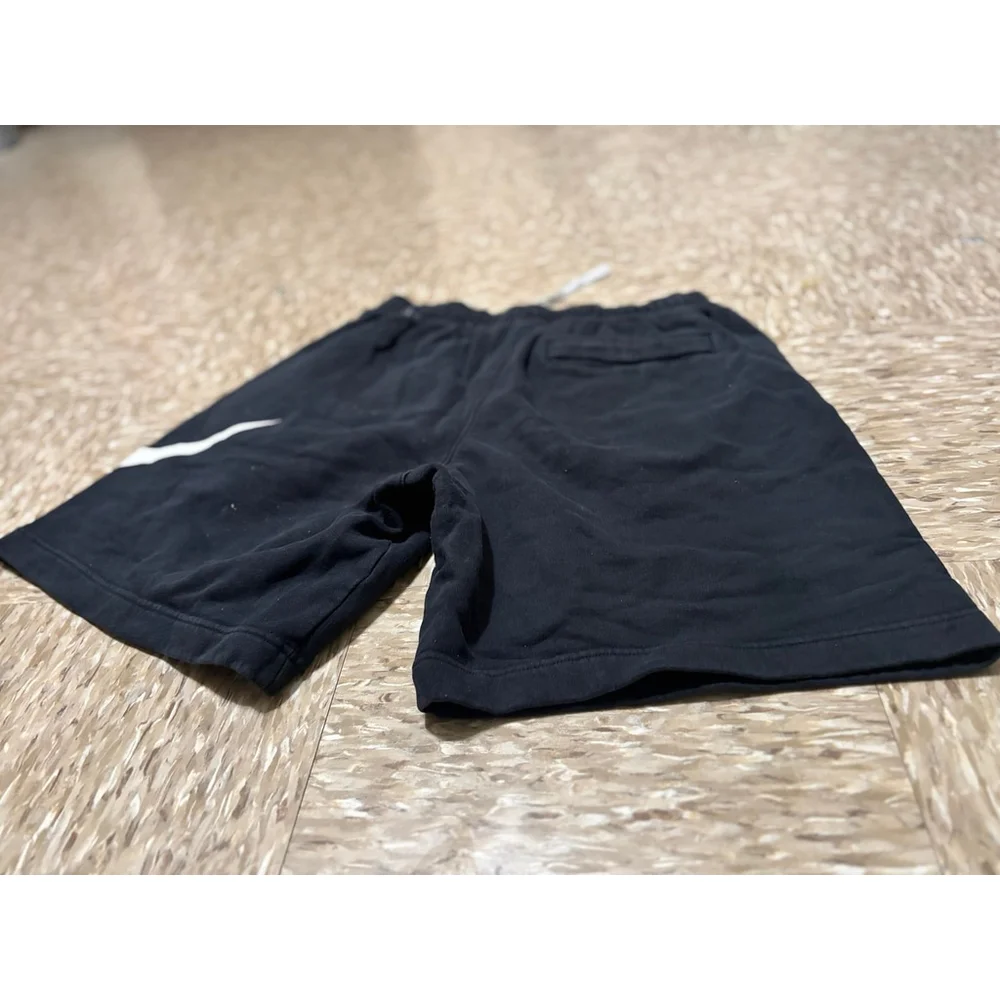 Nike shorts - Picture 2 of 3